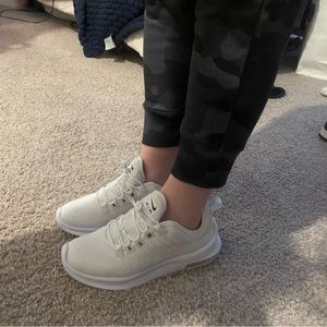 White Nike Air Max Axis